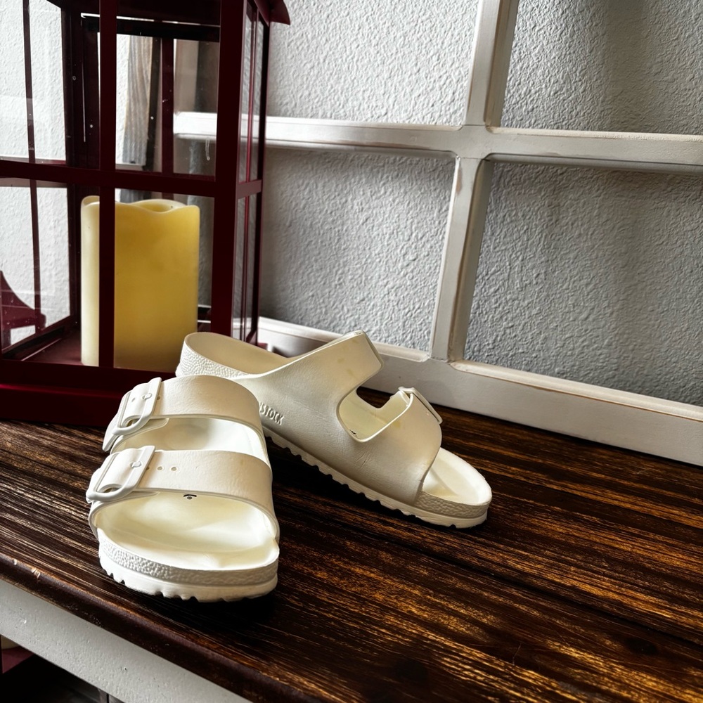 Birkenstock White Sandals with Adjustable Straps⭐️